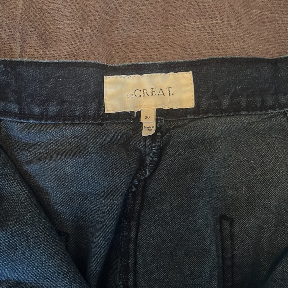 THE GREAT. Wide-Leg Flare Jeans in Black - Picture 5 of 7